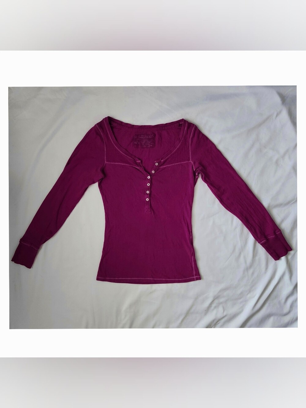 Vintage 2000s Aeropostale Long Sleeve Henley Top Magenta Pink, size M